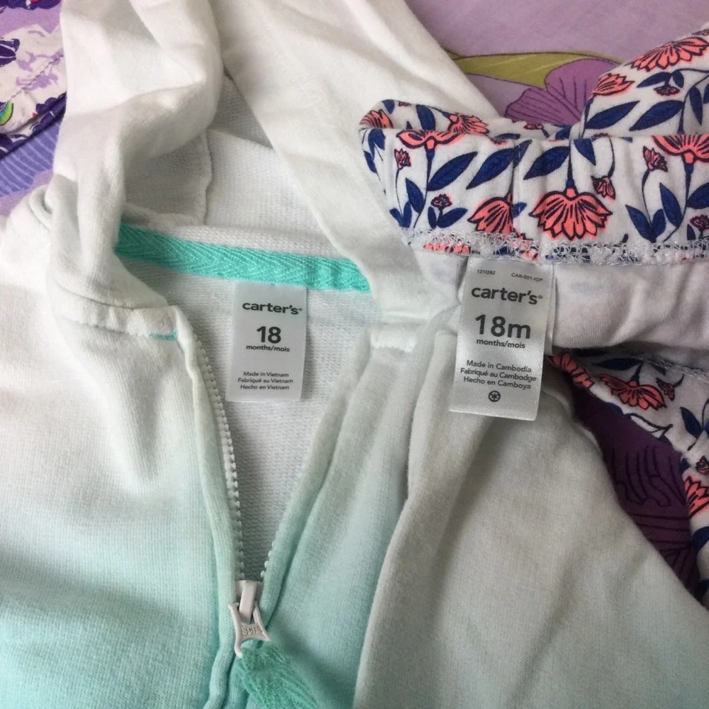 Like New Toddler Girl  Lot 4 pieces   2 sets Carter’s